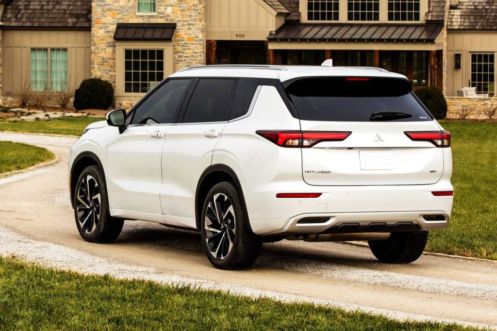 2022-Mitsubishi-Outlander-3-SUV-CarScoops Mitsubishi Outlander 2022