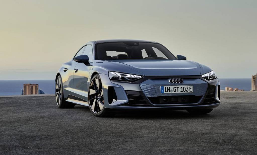 Audi e-tron GT quattro Audi mostra novo e-tron GT com direito a versão RS de quase 600 cv