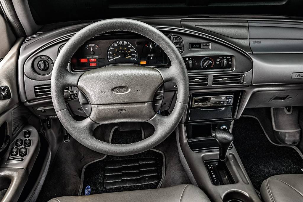 Ford Taurus GL 1994 Ford Taurus GL 1994 interior e volante