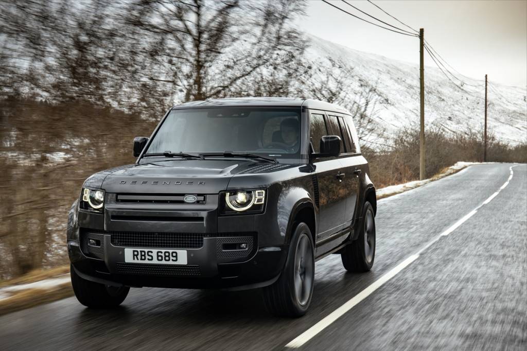 Land Rover Defender V8 110 Há Defender híbrida, mas o modelo V8 se manteve