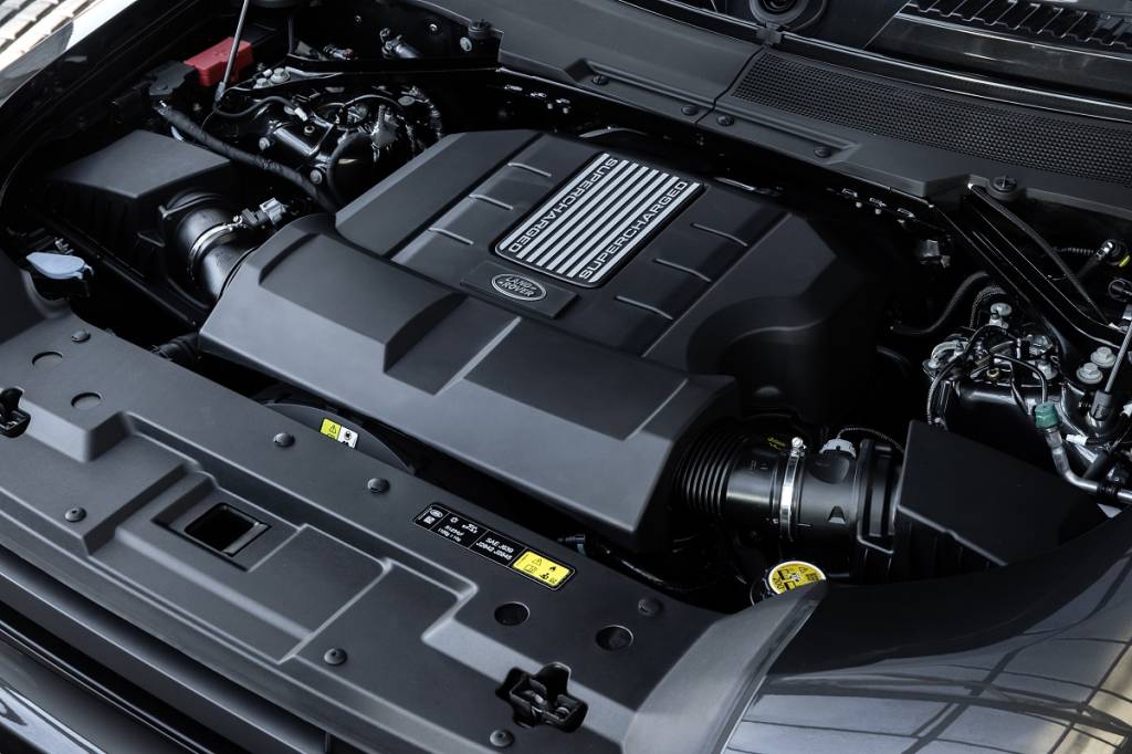 Land Rover Defender V8 motor Motor V8 é nada modesto em suas especificações
