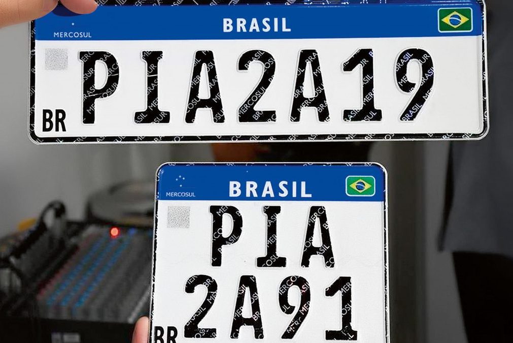 Sem lacre, nova placa do Mercosul pode ser trocada de lugar?