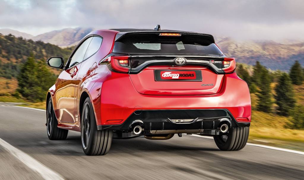 Toyota Gazoo Racing Yaris Feveireiro 2021 (2) Na traseira, a bitola foi alargada