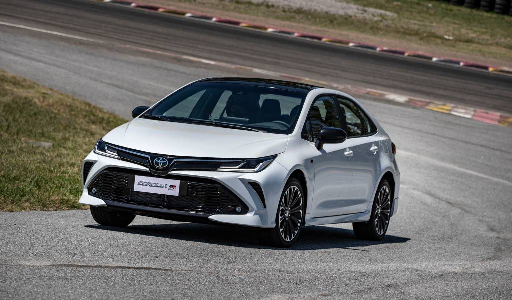 COROLLA GR-S Toyota Corolla ganha versão GR-S com visual esportivo e suspensão firme