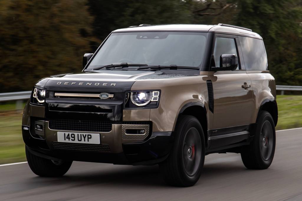 Defender 90 frente Modelo chegará com o mesmo 2.0 presente no Defender 110 e Evoque HSE