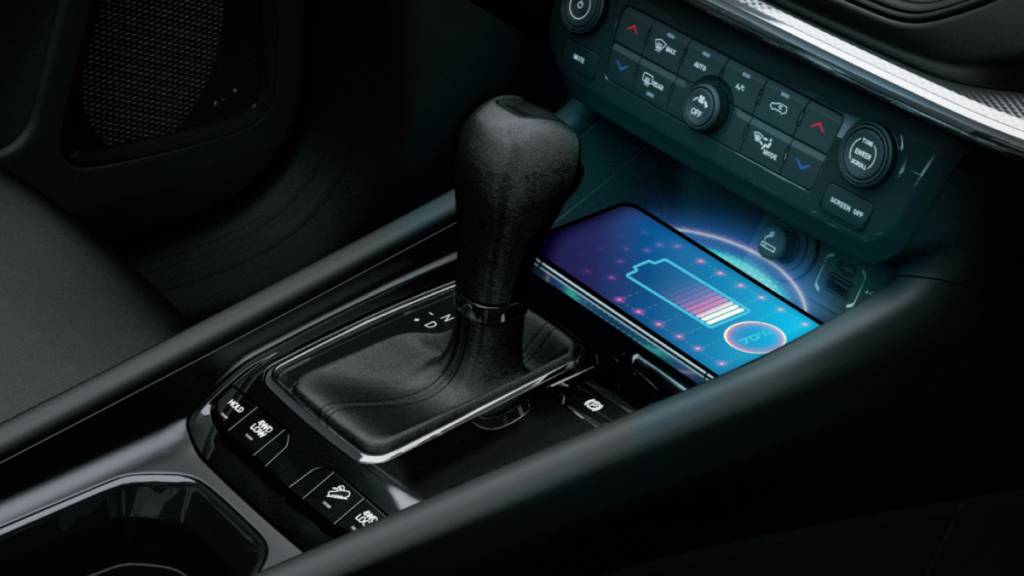 Jeep Compass 2022 carregador Espaço do carregador é pensado em smartphones de todos os tamanhos