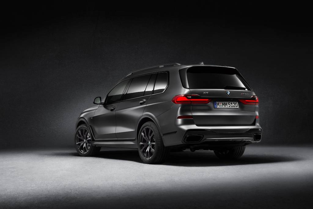 BMW X7 Dark Shadow Edition BMW X7 Dark Shadow Edition tem um quê fashion a mais