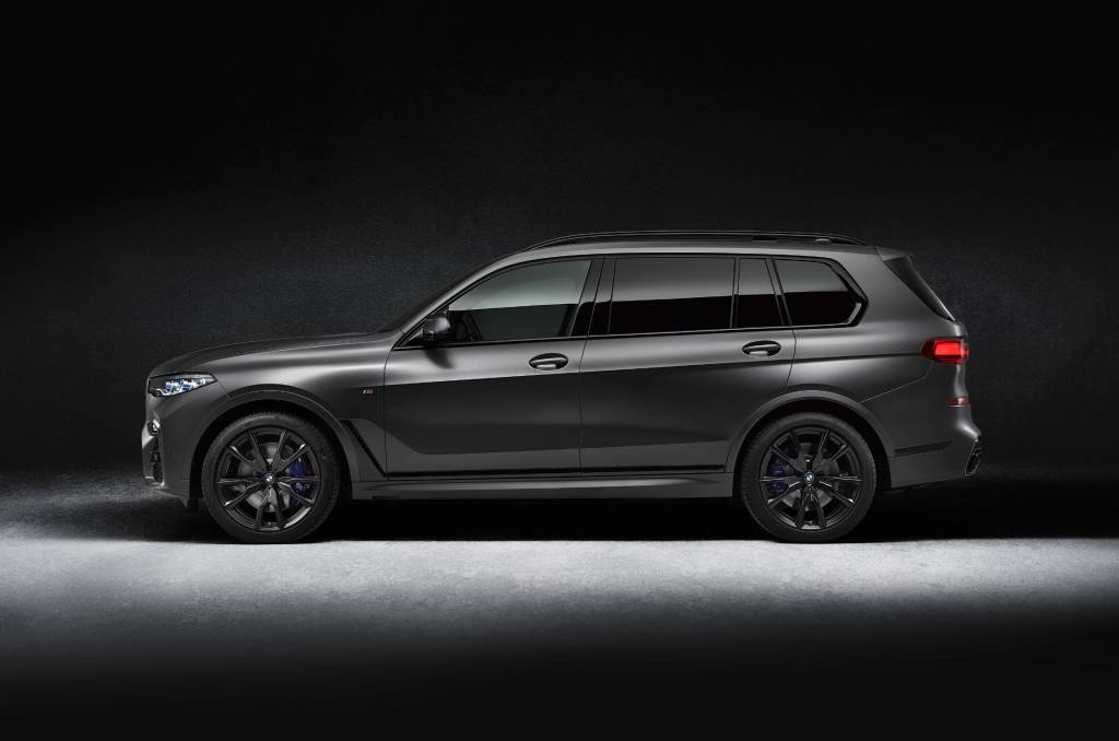 BMW X7 Dark Shadow Edition Janelas e colunas são realçadas pelo pacote Individual High Gloss Shadow Line