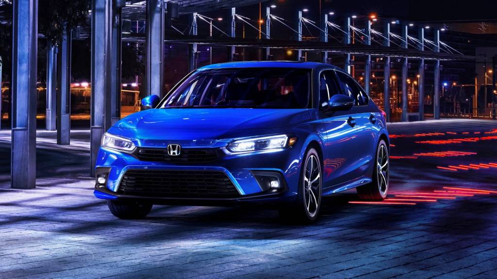 03-2022-Honda-Civic-Sedan-Touring_2 Honda Civic 2022 azul visto 3/4 de frente