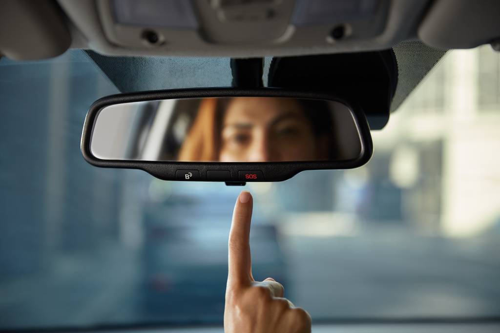 Hyundai Bluelink Ajuda também pode ser feita discretamente em botão do retrovisor central