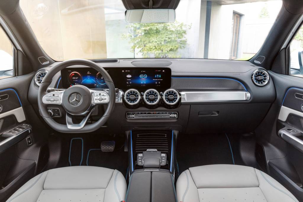 Mercedes-EQ, EQB, X 243, 2021 Mercedes-EQ, EQB, 2021; Edition 1, Farbe digitalweiß, Interieur: nevagrau; EQB 350 4MATIC (Stromverbrauch kombiniert: 16,2 kWh/100 km; CO2-Emissionen kombiniert: 0 g/km) // Mercedes-EQ, EQB, 2021; Edition 1, digital white, interior: neva grey; EQB 350 (combined power consumption: 16.2 kWh/100 km, combined CO2 emissions: 0 g/km)