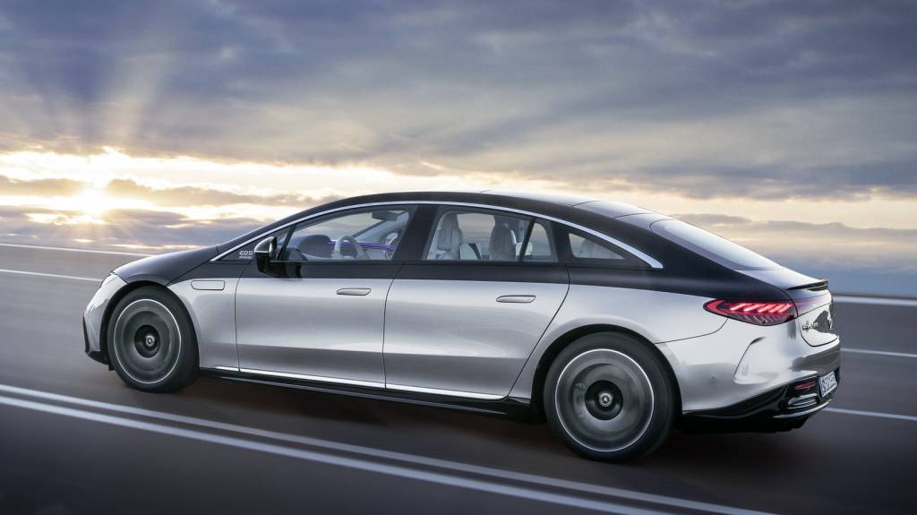 2022-Mercedes-Benz-EQS-8 eqs