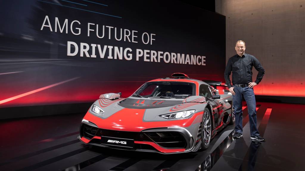 Meet Mercedes DIGITAL. Stuttgart, March 2021 TecDAY AMG Future of Driving PerformanceEigenständige E PERFORMANCE Antriebsstrategie für Performance-HybridePhilipp Schiemer: Vorsitzender der Geschäftsführung der Mercedes-AMG GmbH //TecDAY AMG Future of Driving PerformanceIndependent E PERFORMANCE drivetrain strategy for performance hybridsPhilipp Schiemer: Chairman of the Board of Management of Mercedes-AMG GmbH