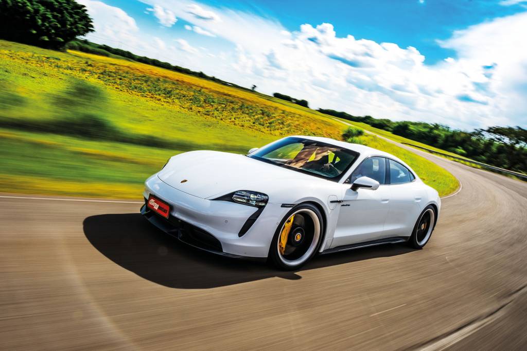 Porsche Taycan Quatro Rodas de abril: já andamos na nova geração do Hyundai Creta