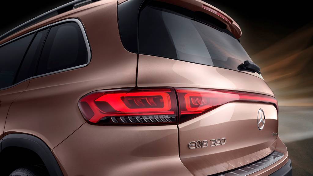 Mercedes-EQ, EQB, X 243, 2021 Mercedes-EQ, EQB, 2021; Electric Art Line, Farbe roségold; EQB 350 4MATIC (Stromverbrauch kombiniert: 16,2 kWh/100 km; CO2-Emissionen kombiniert: 0 g/km) // Mercedes-EQ, EQB, 2021; Electric Art Line, rose gold; EQB 350 (combined power consumption: 16.2 kWh/100 km, combined CO2 emissions: 0 g/km)
