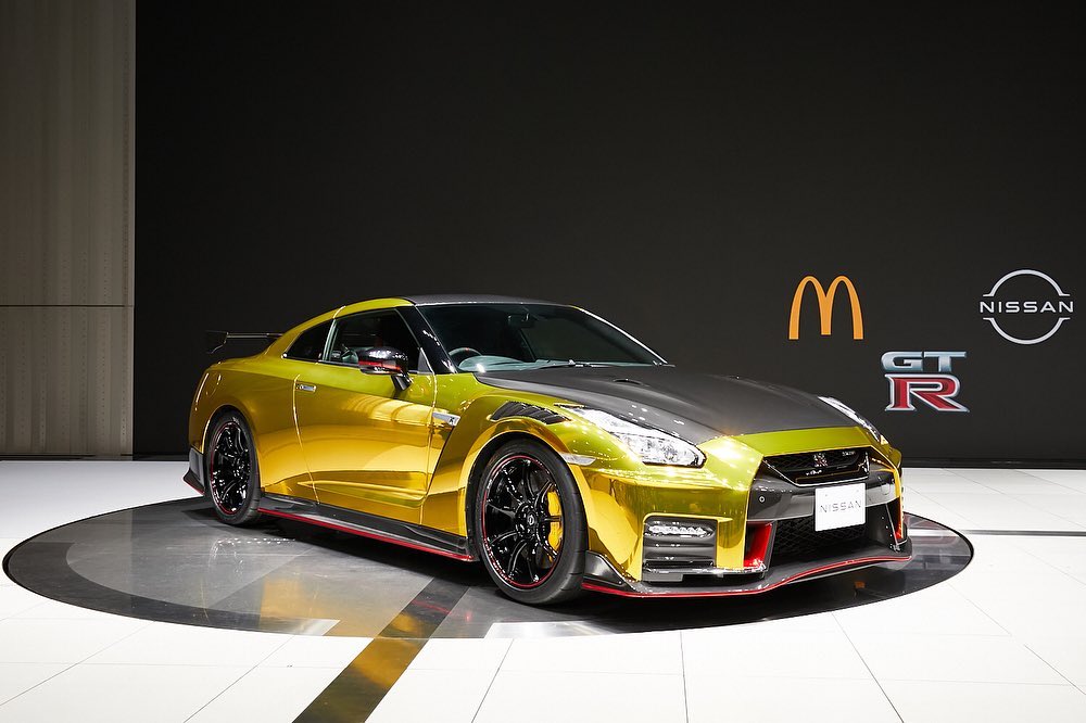Nissan GT-R Nismo 2022 McDonald’s (3) Se McDonald's não agrada seu paladar, talvez possa te atrair de outro jeito
