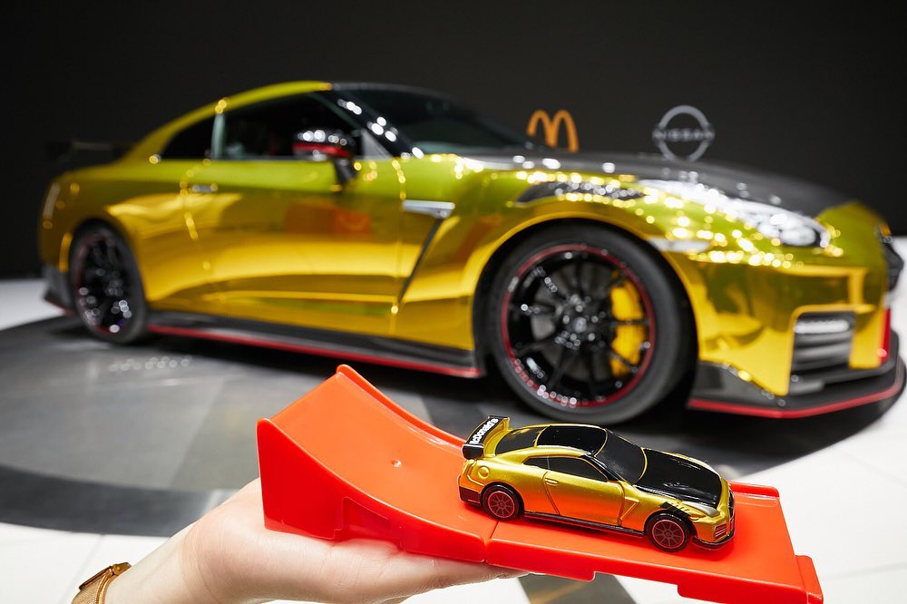 Nissan GT-R Nismo 2022 McDonald’s (4) Promessa de aumento repentino na idade média de quem consome o McLanche Feliz