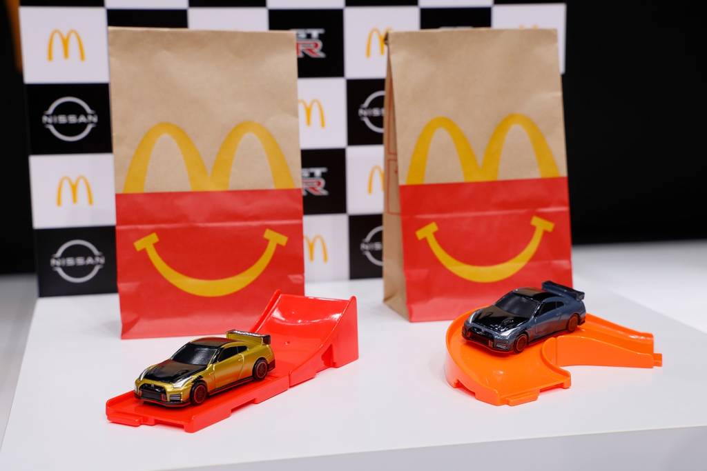Nissan GT-R Nismo 2022 McDonald’s (7) Versão dourada será surpresinha em alguns dos lanches infantis