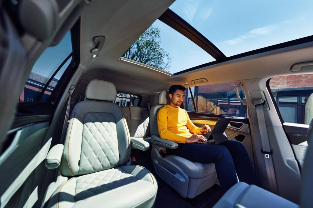 Volkswagen Talagon (2) Teto solar panorâmico e cadeiras