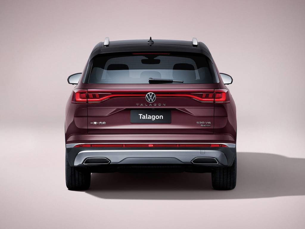 Volkswagen Talagon (8) Traseira conta com lanternas horizontais características da VW