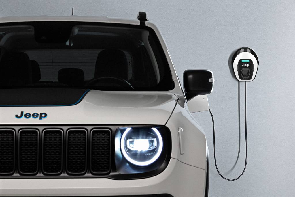 jeep_renegade_4xe Jeep Renegade branco visto de frente