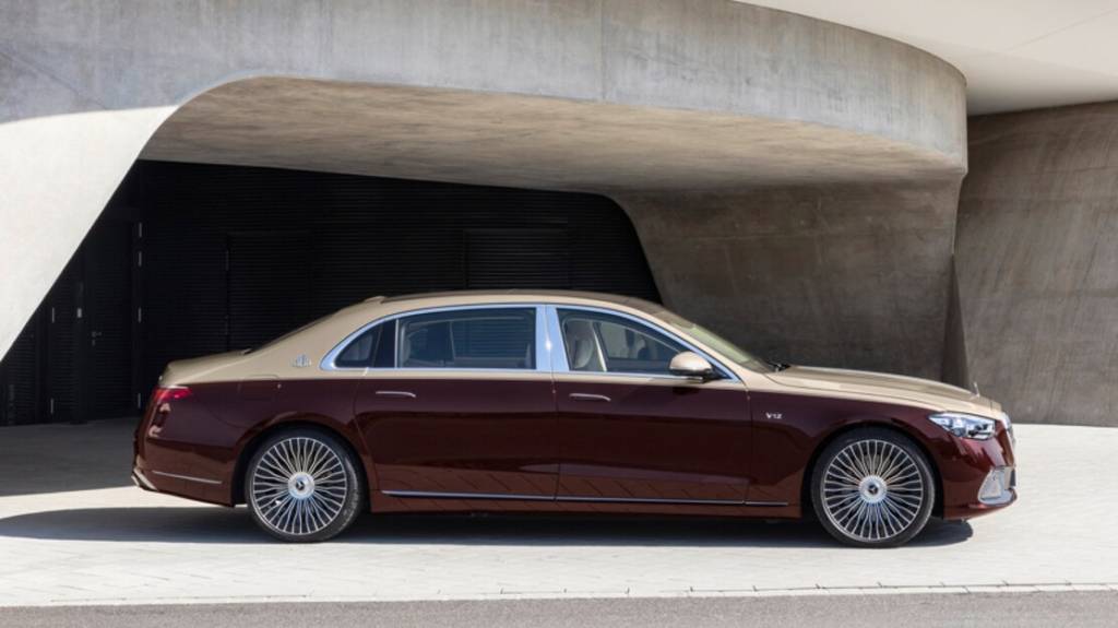2022-Mercedes-Maybach-S680-V1236 2022-Mercedes-Maybach-S680-V12