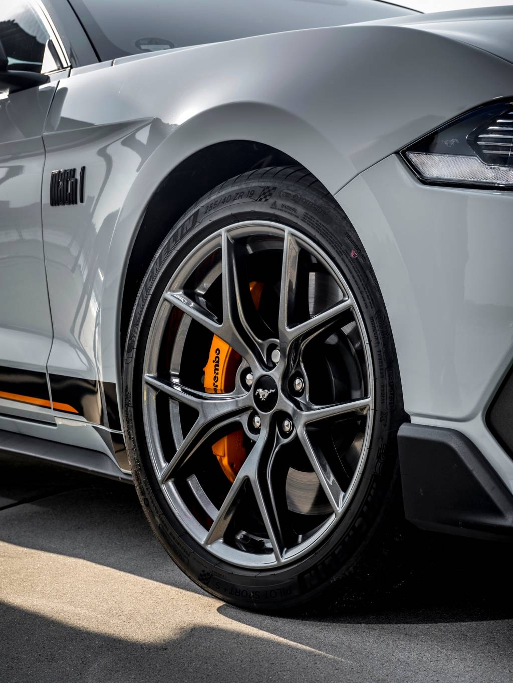Ford Mustang Mach 1 2021 detalhe roda Ford Mustang Mach 1 2021 detalhe roda
