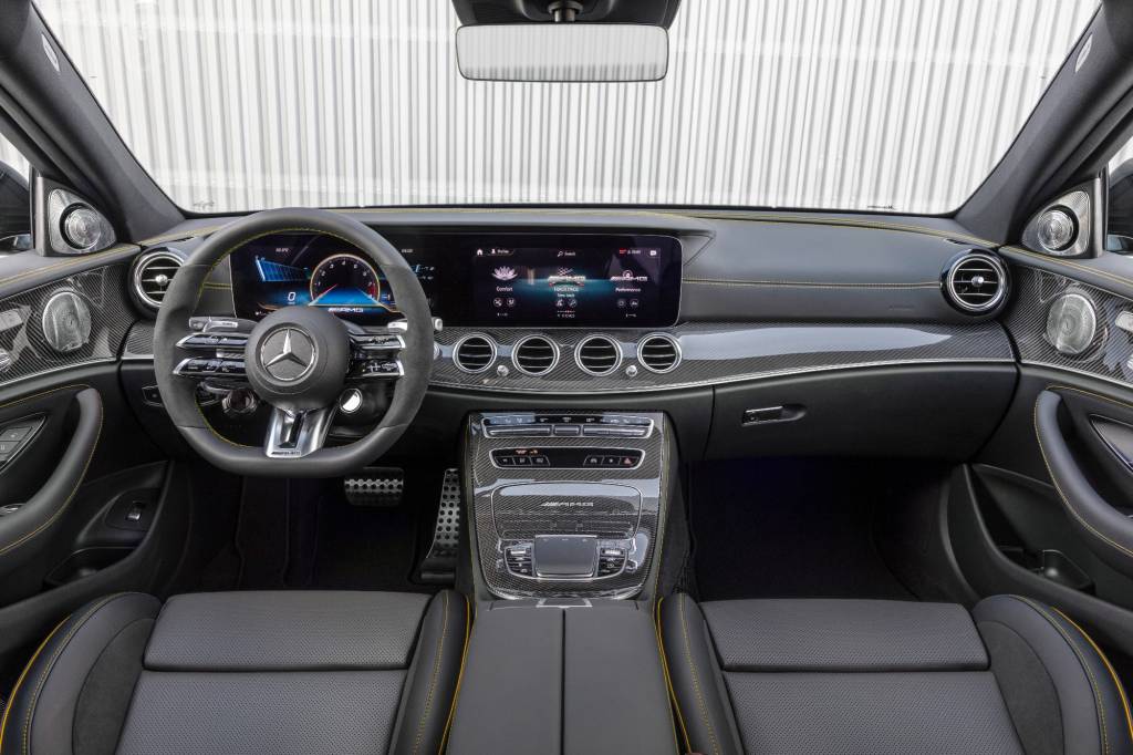 Mercedes-Benz – AMG E 63 interior Painel dianteiro do Mercedes-Benz - AMG E 63