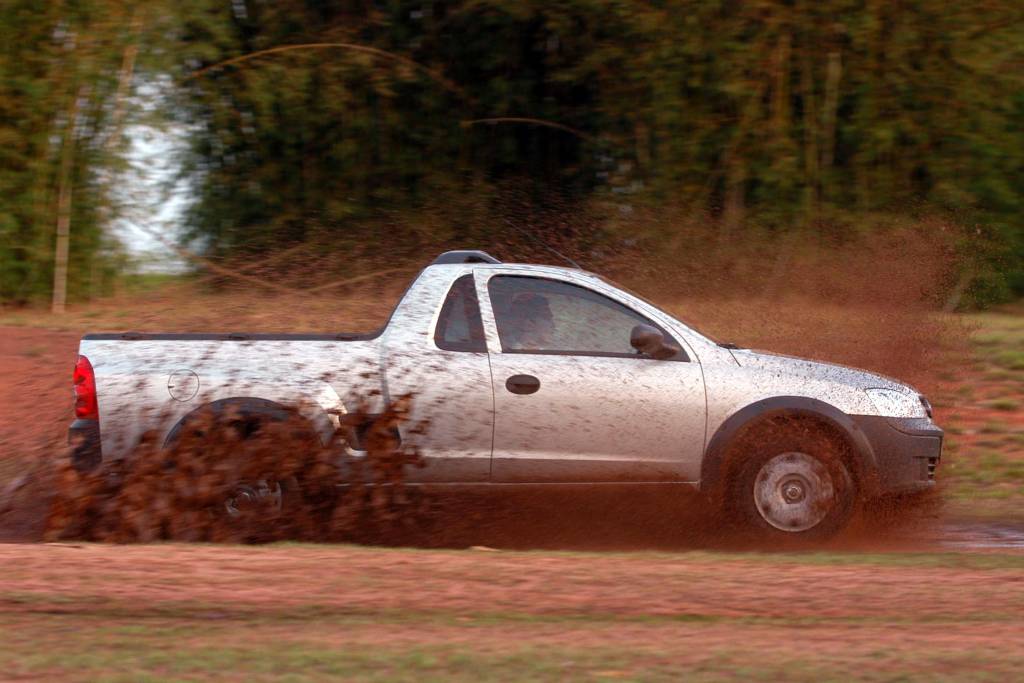 Montana, picape da Chevrolet, testada pela revista Quatro Rodas. Chevrolet Montana Off Road