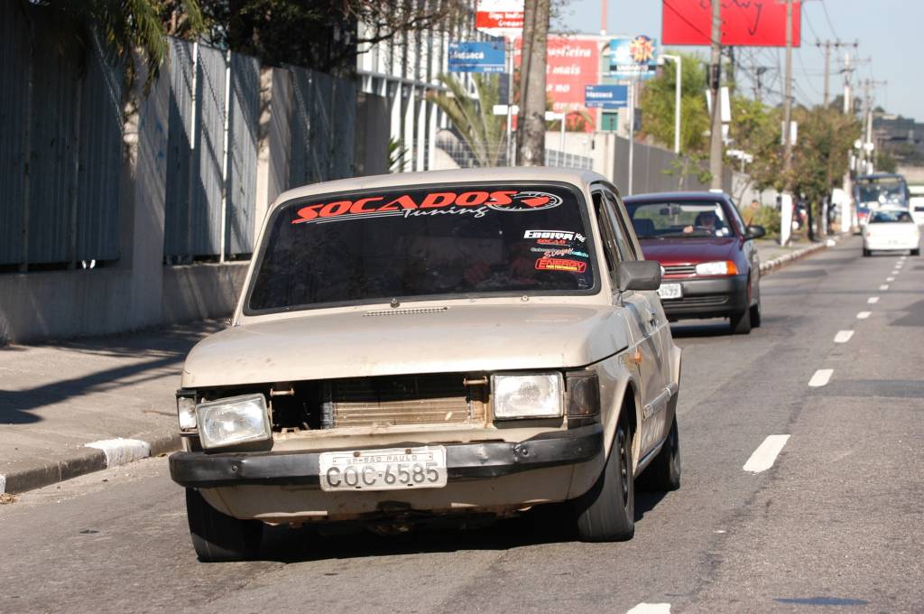 Fiat 147 em péssimo estado de conservação e com documentação irregular, dirigido_20 Fiat 147 em péssimo estado de conservação e com documentação irregular, dirigido por Sérgio Ruiz, editor da Revista Quatro Rodas, para matéria demonstrando qua a fiscalização é ineficaz.