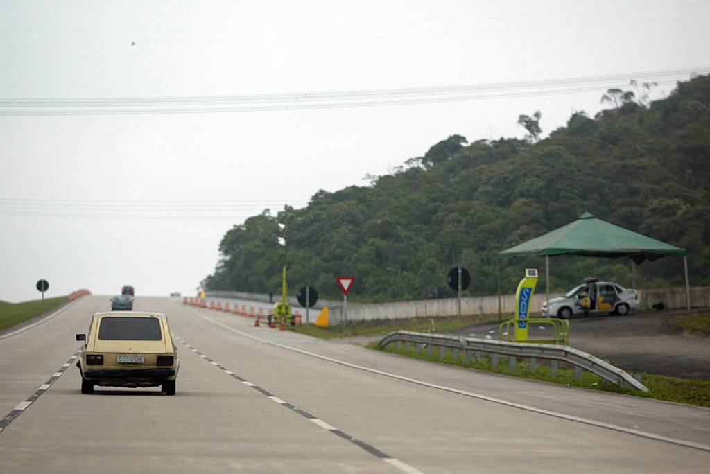 Fiat 147 em péssimo estado de conservação e com documentação irregular, dirigido_4 Fiat 147 em péssimo estado de conservação e com documentação irregular, dirigido por Sérgio Ruiz Luz, editor da revista Quatro Rodas, para elaboração de matéria demonstrando que a fiscalização é ineficaz.