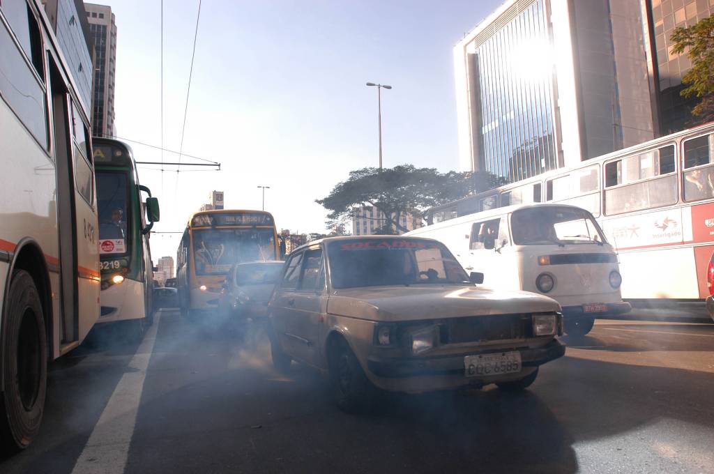 Fiat 147 em péssimo estado de conservação e com documentação irregular, dirigido_7 Fiat 147 em péssimo estado de conservação e com documentação irregular, dirigido por Sérgio Ruiz Luz, editor da revista Quatro Rodas, para elaboração de matéria demonstrando que a fiscalização é ineficaz.