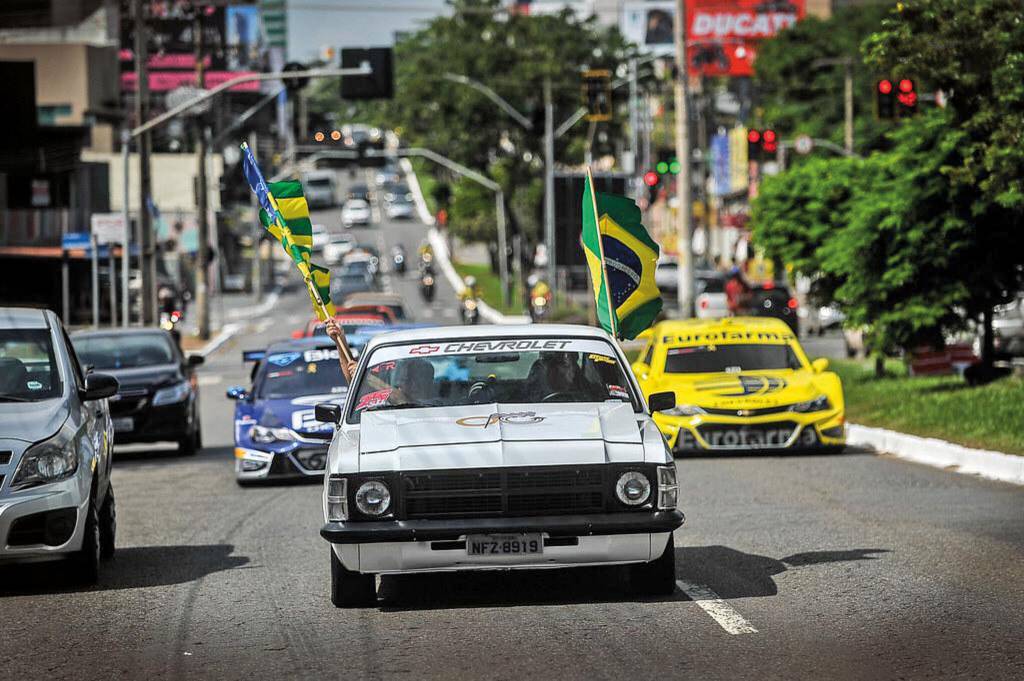 “Georjão do Opala Branco” vive uma história de amor com seu carro