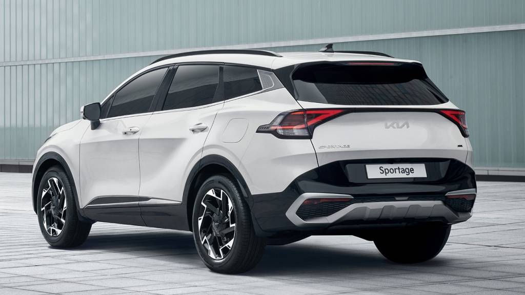 KIA SPORTAGE 2022 Kias Sportage 2022 branco, visto 3/4 de trás