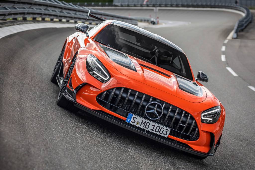 Mercedes-AMG GT Black Series chega ao Brasil e ganha versão lancha