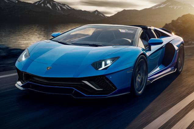 Após de mais de uma década do lançamento, chegou o fim da linha para o modelo Aventador, pelos menos para a versão 100% a combustão Após de mais de uma década do lançamento, chegou o fim da linha para o modelo Aventador, pelos menos para a versão 100% a combustão