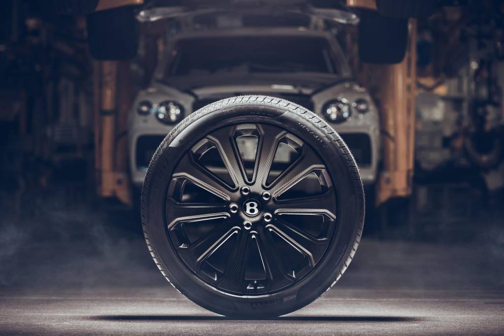 Bentley Bentayga terá as maiores rodas de fibra de carbono do mundo