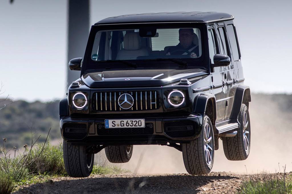 Class g 2 Mercedes Classe G frontal e pulando