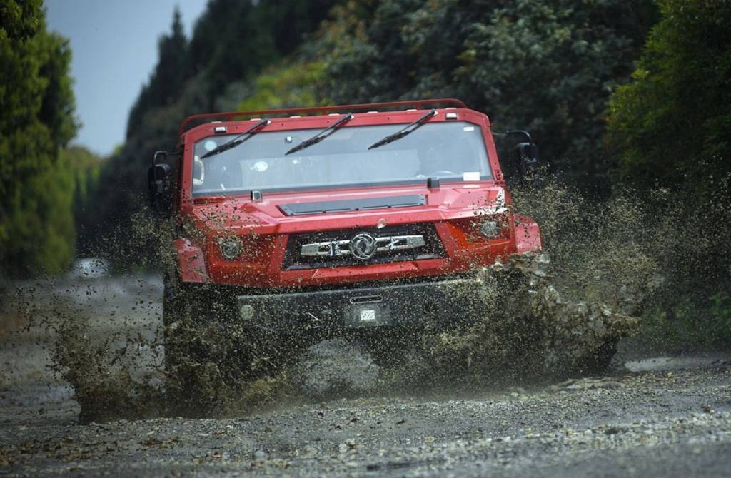 Dongfeng-Warrior-M50-2 Warrior M50 mostrando sua capacidade off road