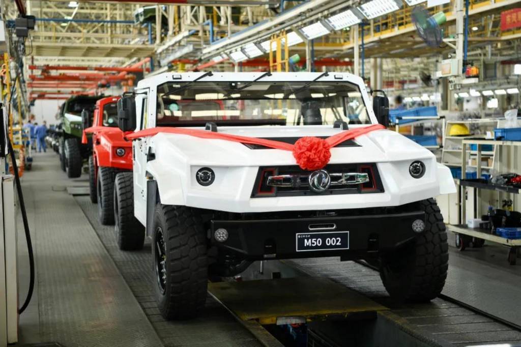 Dongfeng-Warrior-M50-6 DongFeng Warrior na linha de produção