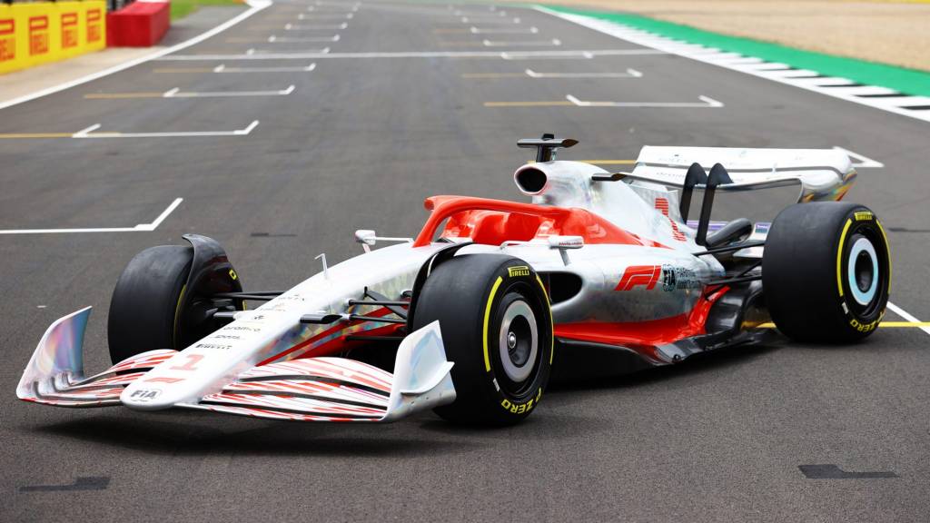 Em Silverstone, F1 mostra novo carro e testa novo modelo de classificação