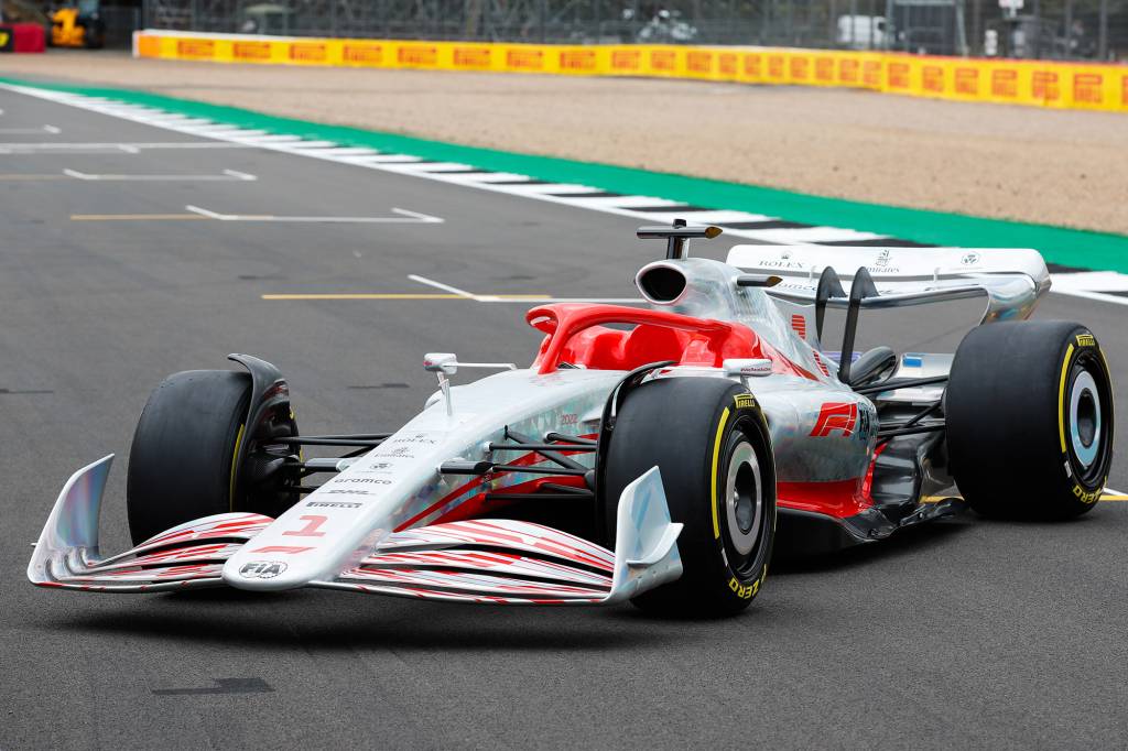 F1 CARRO CONCEITO 2022 Carro-conceito da F1 para 2022 visto 3/4 de frente