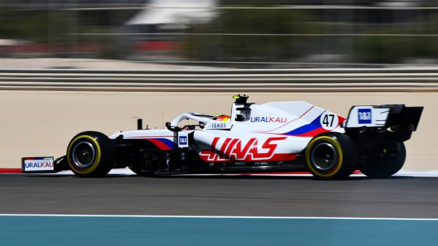 F1 HAAS 2021 Carro de F1 da equipe Haas visto de lado