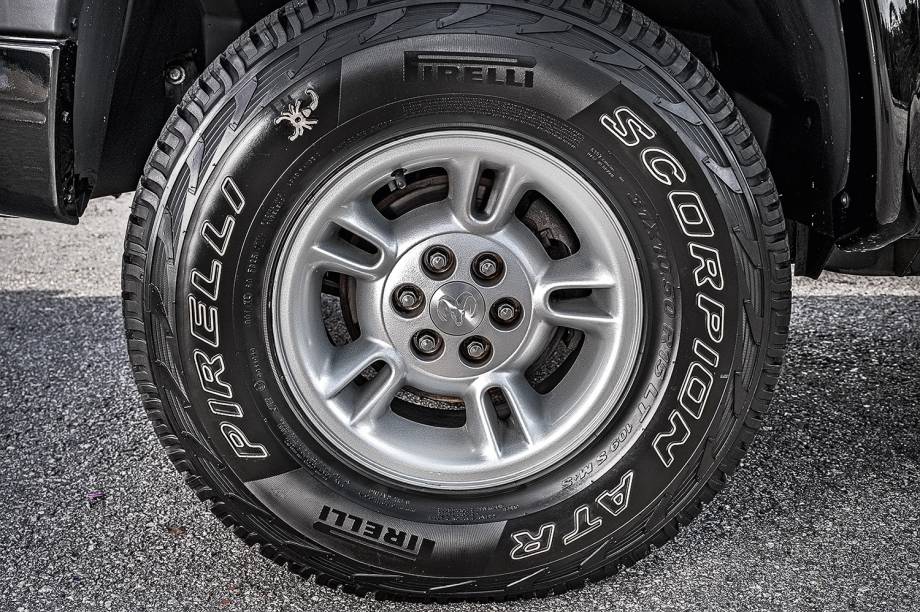 <b>Rodas 15x8 </b> <b>Rodas 15x8 </b>