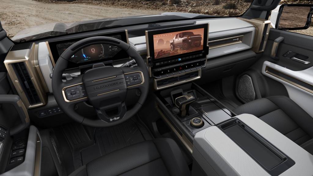 Interior da Picape Hummer Interior da Picape Hummer elétrica visto do banco do motorista