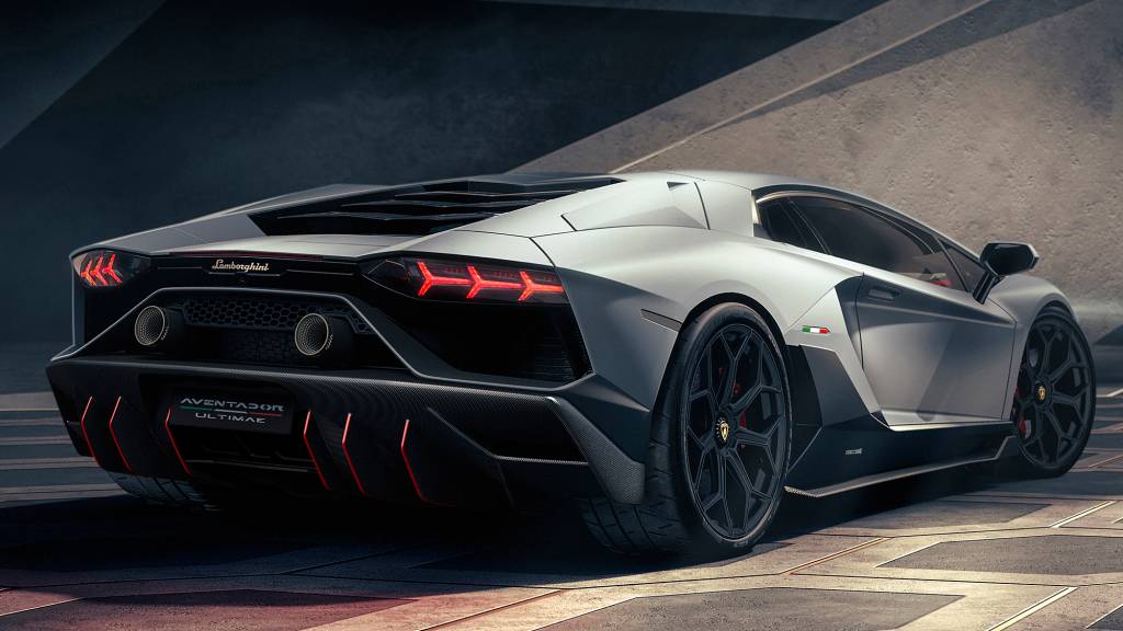 LAMBORGHINI AVENTADOR ULTIMAE Lamborghini Aventador Ultimae prata visto de trás