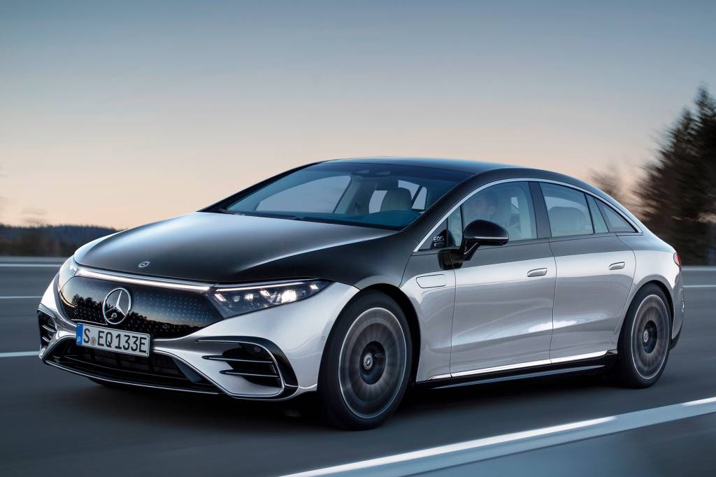 Mercedes-Benz stellt Weichen für vollelektrisches ZeitalterMercedes-Benz prepares to go all-electric Mercedes-EQ, EQS 580 4MATIC visto 3/4 de frente