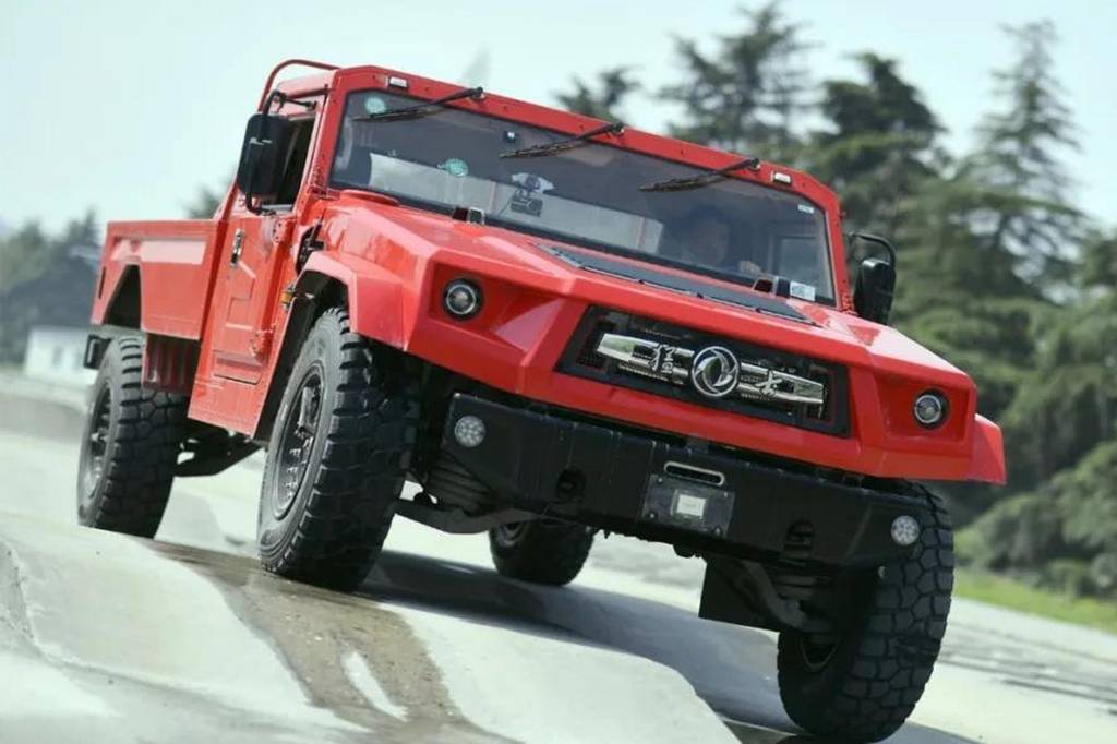 DongFeng Warrior M50 é o Hummer H1 chinês com tecnologia bélica