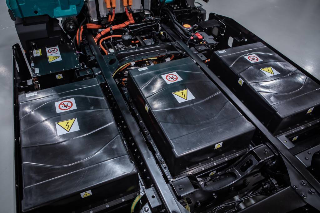 Volkswagen e-Delivery (1) Baterias de íons de lítio suportam recarga rápida (150 kW) e são refrigeradas a água