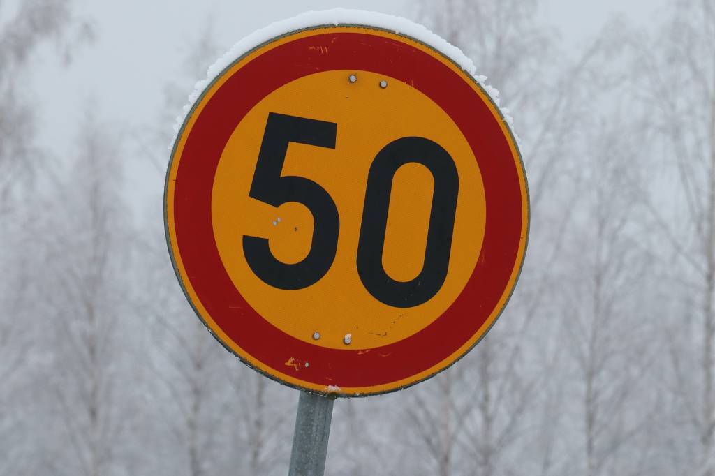 Placa de 50 mph Placa amarela de 50 milhas por hora